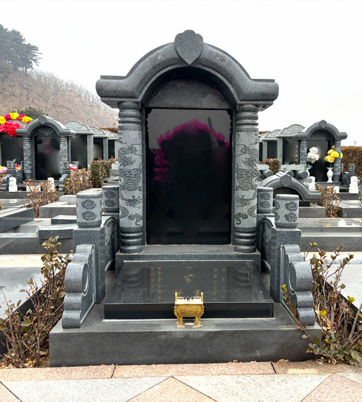 玫瑰新区小蟠龙碑